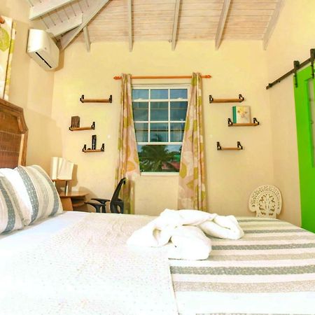 Cozy Modern Upstairs 2 Bed A/C Apt Near 2 Everything Saint Philip Ngoại thất bức ảnh