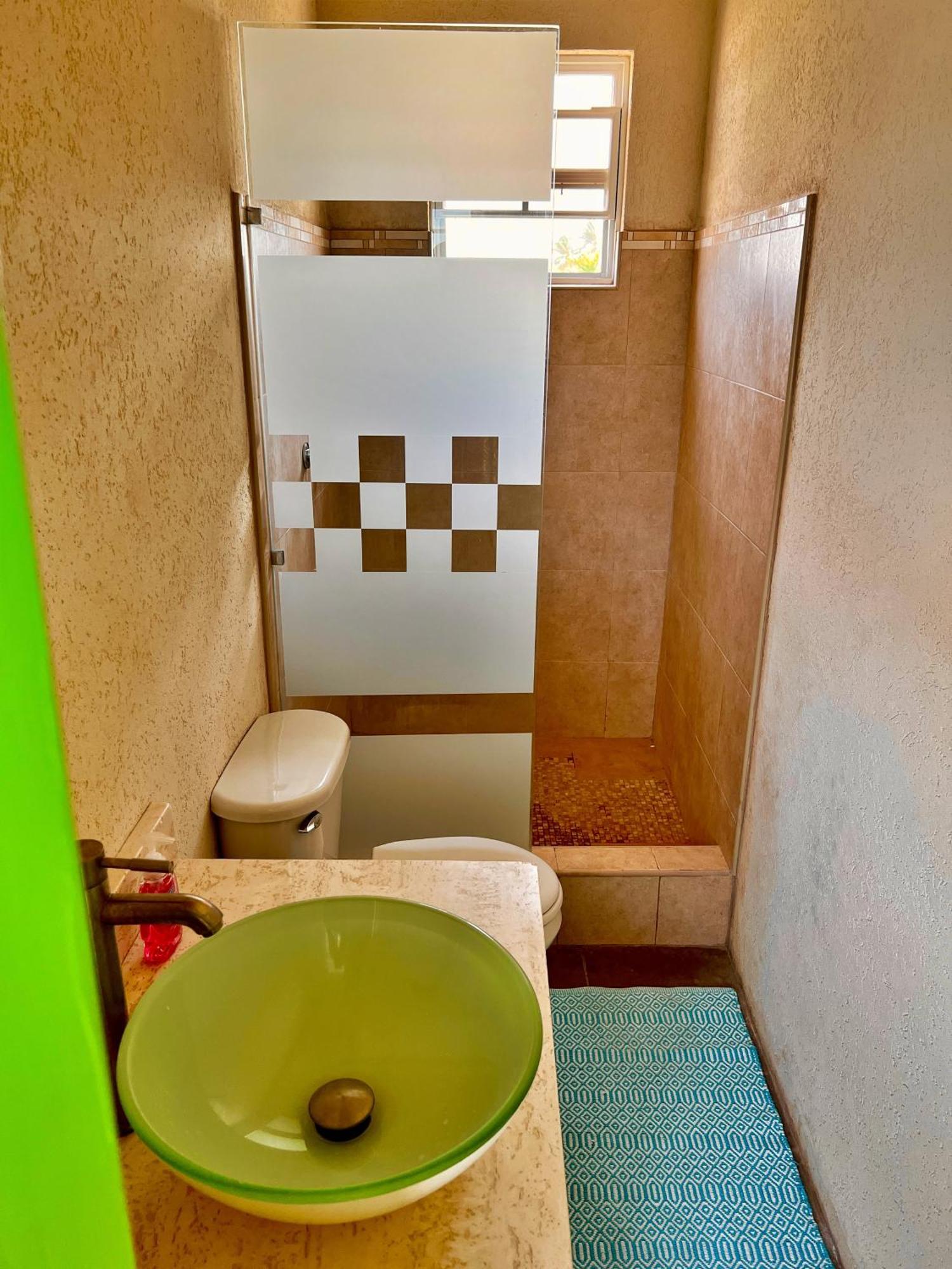 Cozy Modern Upstairs 2 Bed A/C Apt Near 2 Everything Saint Philip Ngoại thất bức ảnh