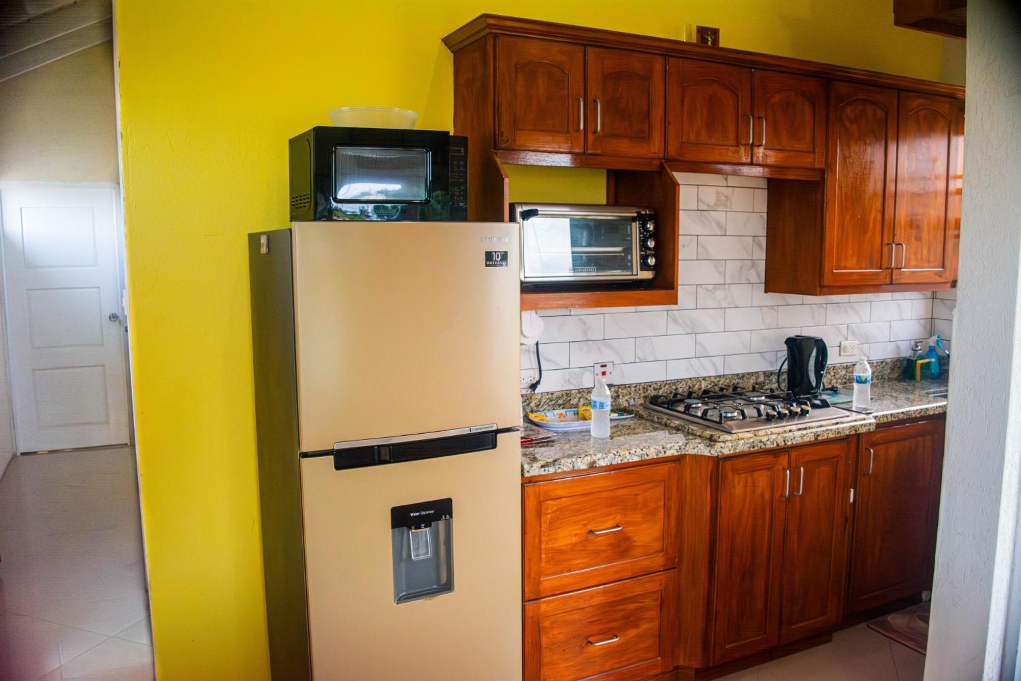 Cozy Modern Upstairs 2 Bed A/C Apt Near 2 Everything Saint Philip Ngoại thất bức ảnh